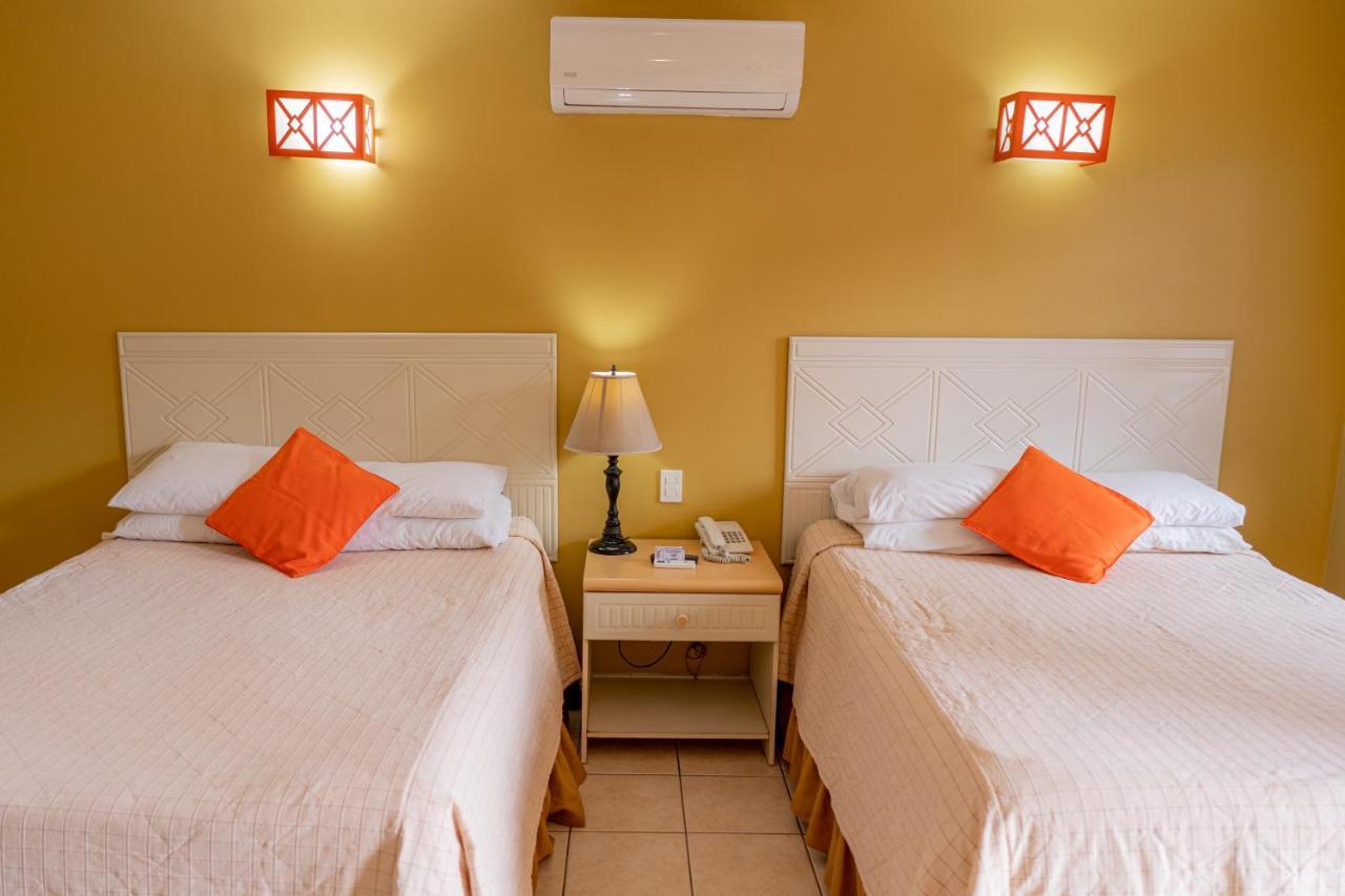 Hotel Casona Del Lago Flores Exteriör bild